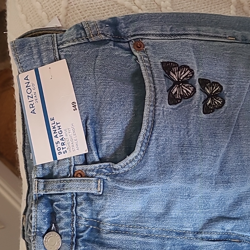 Arizona 90's ankle straight jeans.